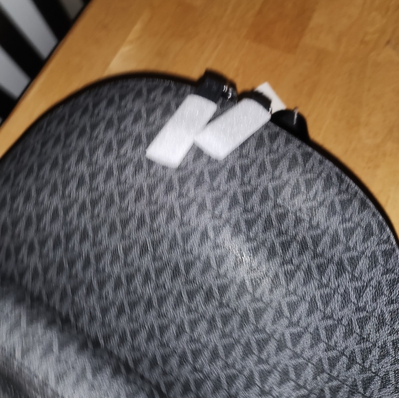 Michael kors back pack - Picture 6 of 10